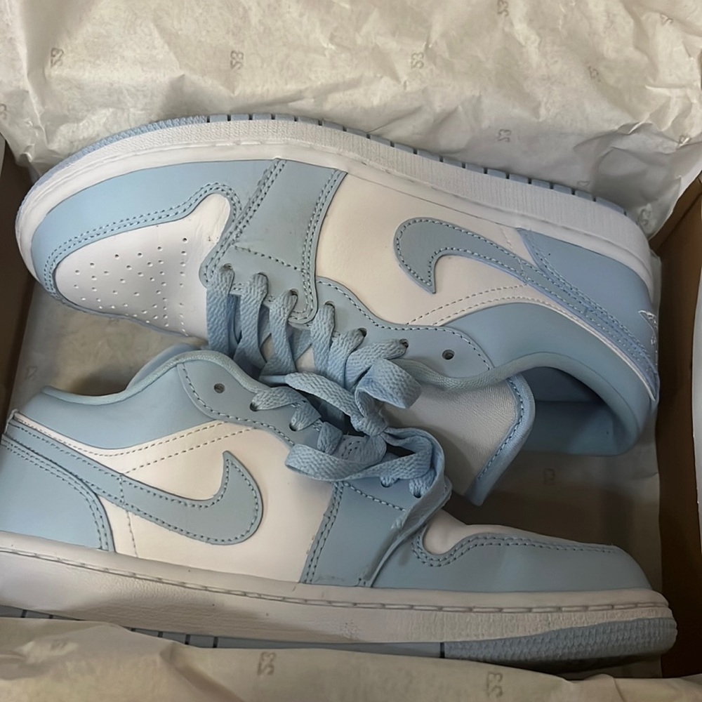 Nike air Jordan light blue